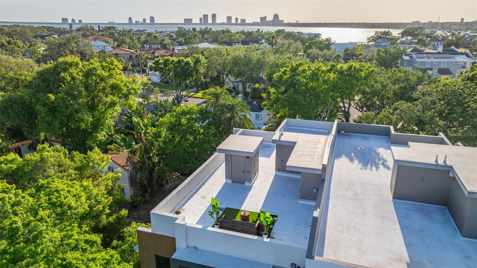 DAVIS POINT TWNHMS - Residential