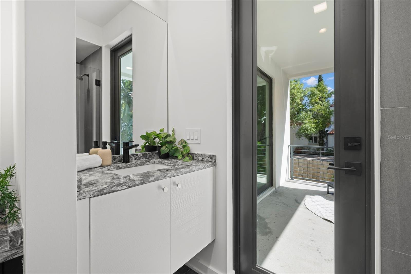 DAVIS POINT TWNHMS - Residential