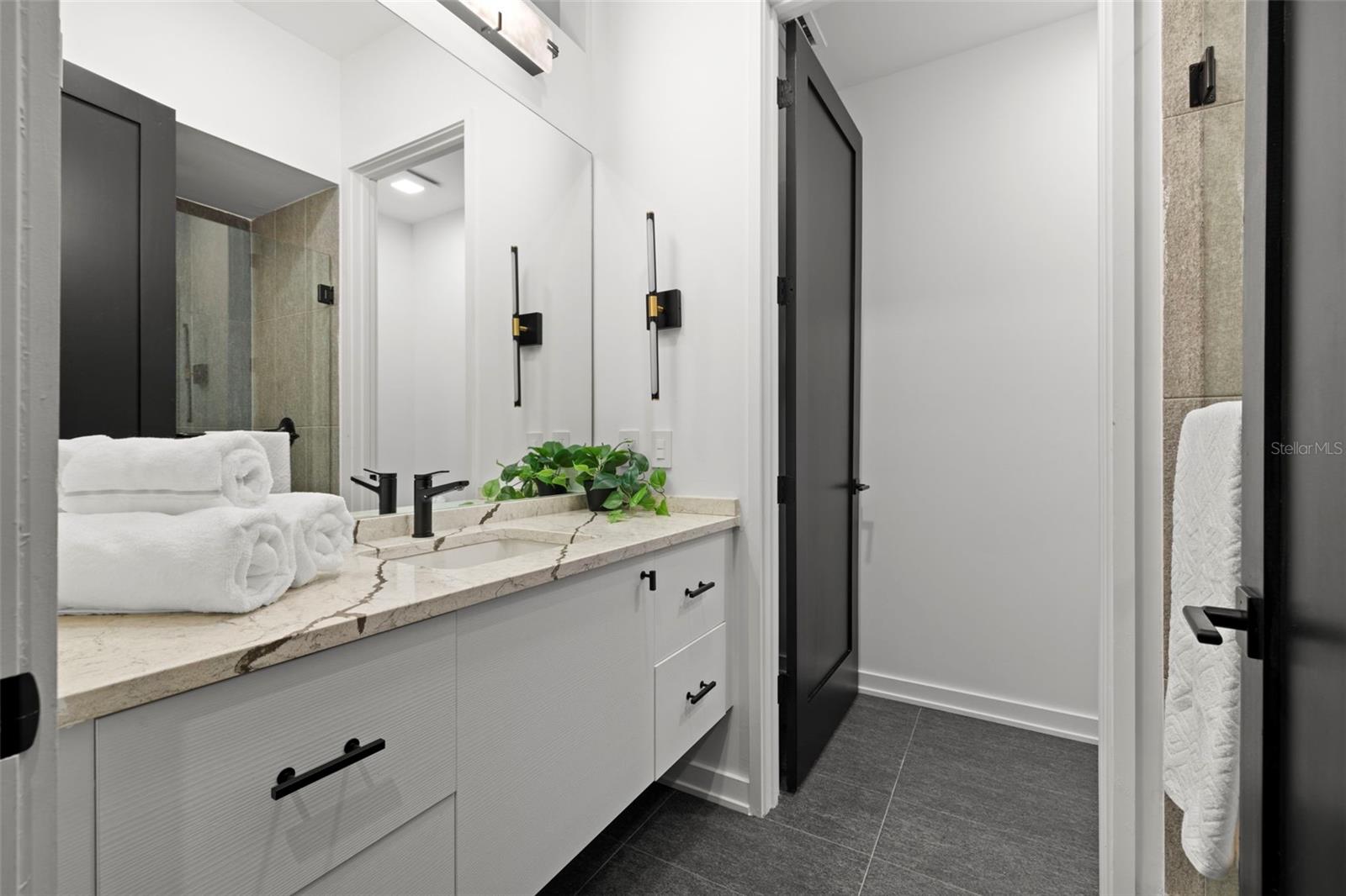 DAVIS POINT TWNHMS - Residential