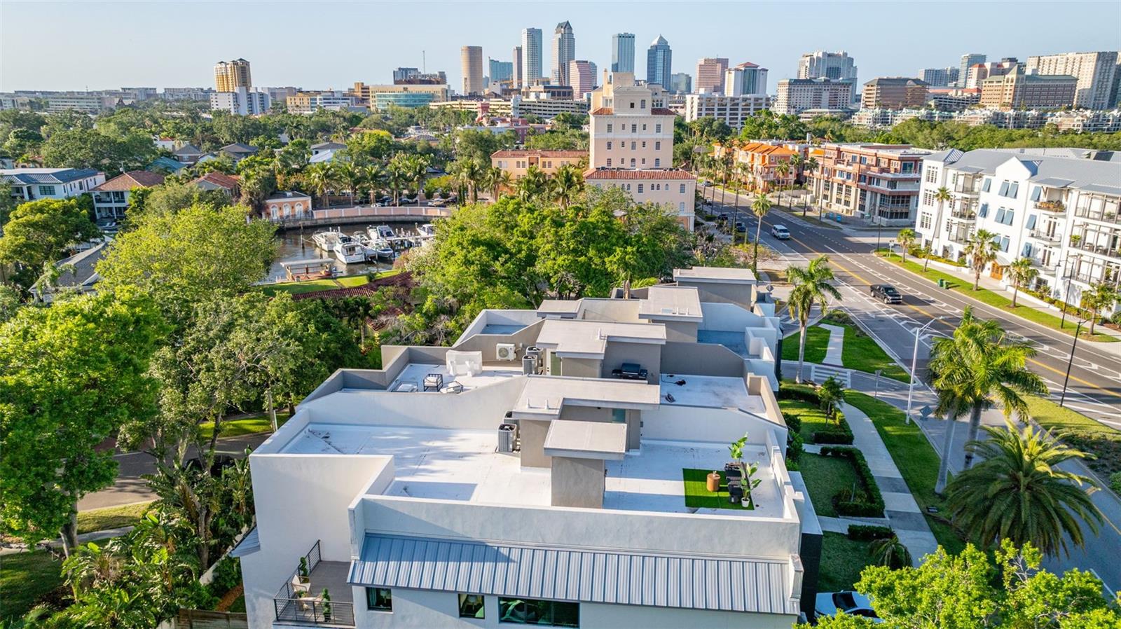 DAVIS POINT TWNHMS - Residential