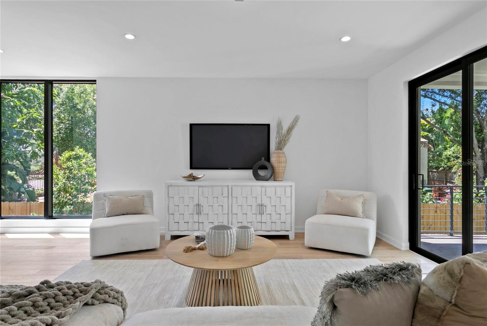 DAVIS POINT TWNHMS - Residential