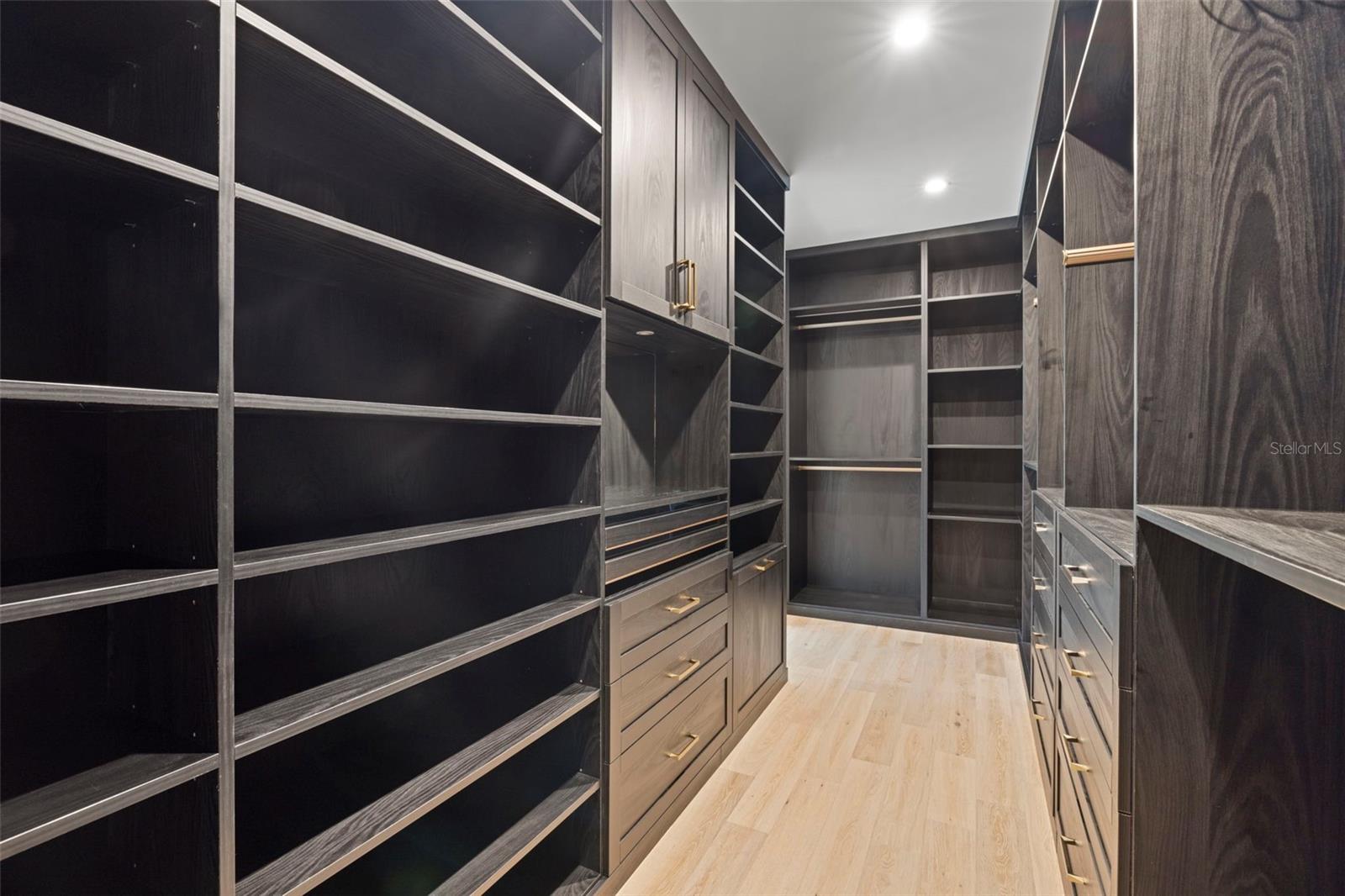 DAVIS POINT TWNHMS - Residential