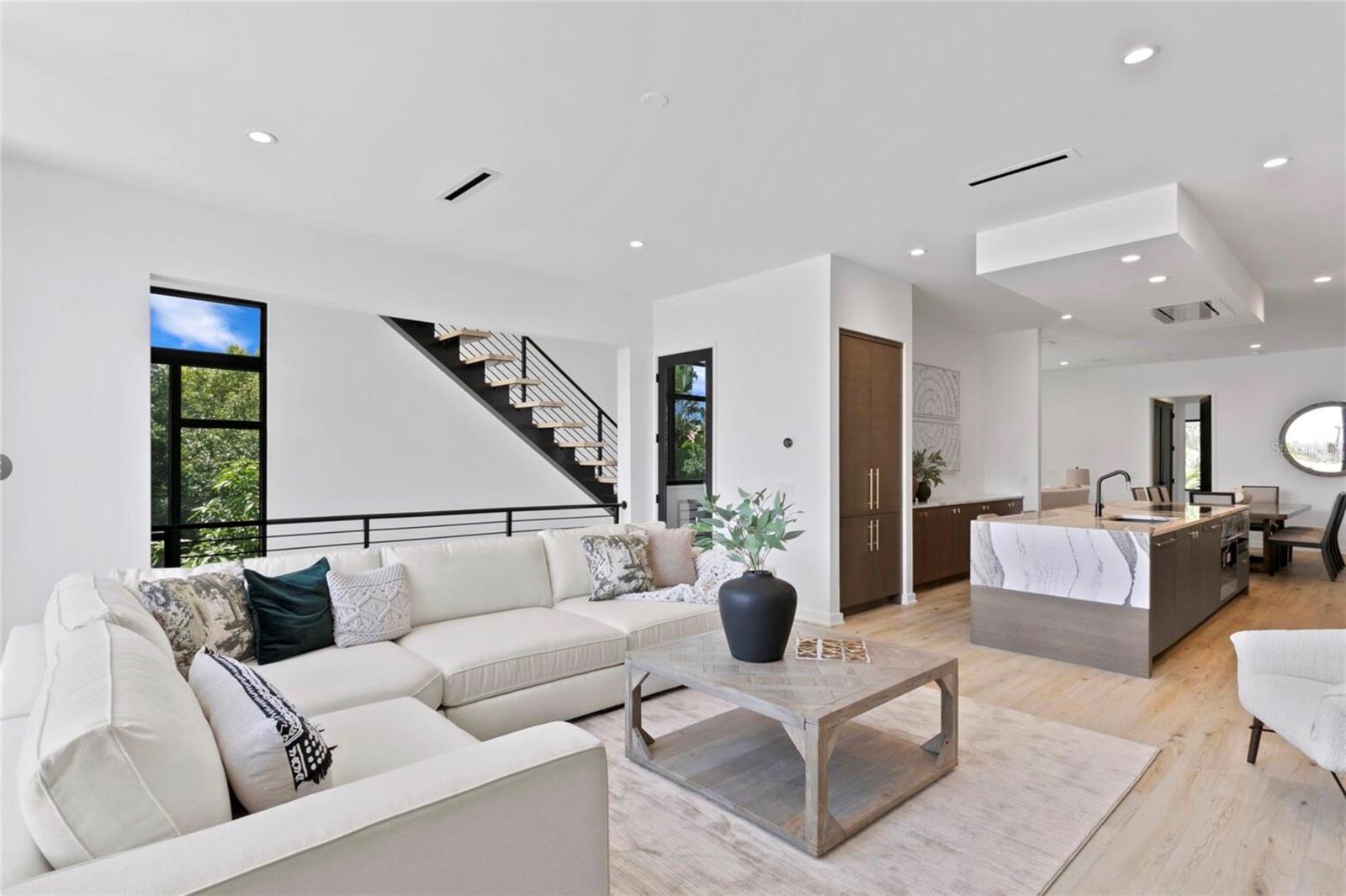 DAVIS POINT TWNHMS - Residential