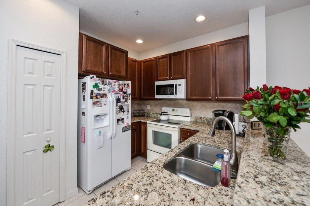 4211 VIA PIEDRA CIRCLE 8-203