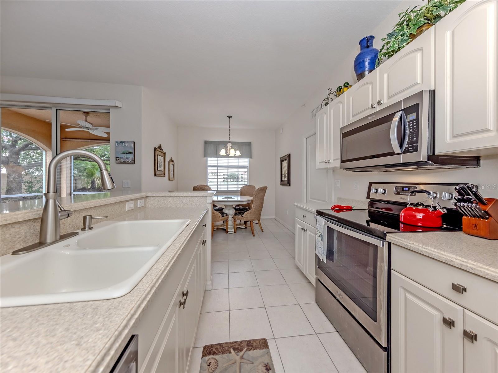 TUSCANY LAKE - Residential