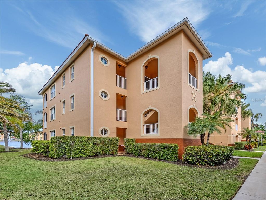 Photo of 121 N Auburn Road #11, Venice, FL 34292 (MLS # N6143896)