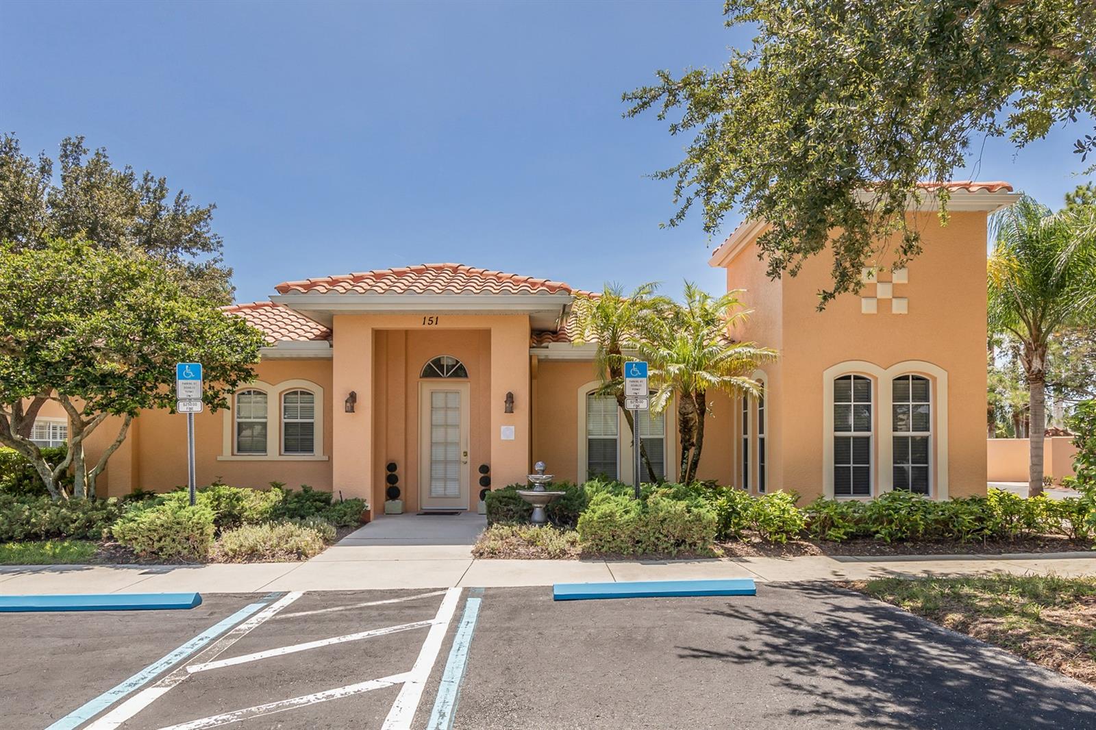 TUSCANY LAKE - Residential