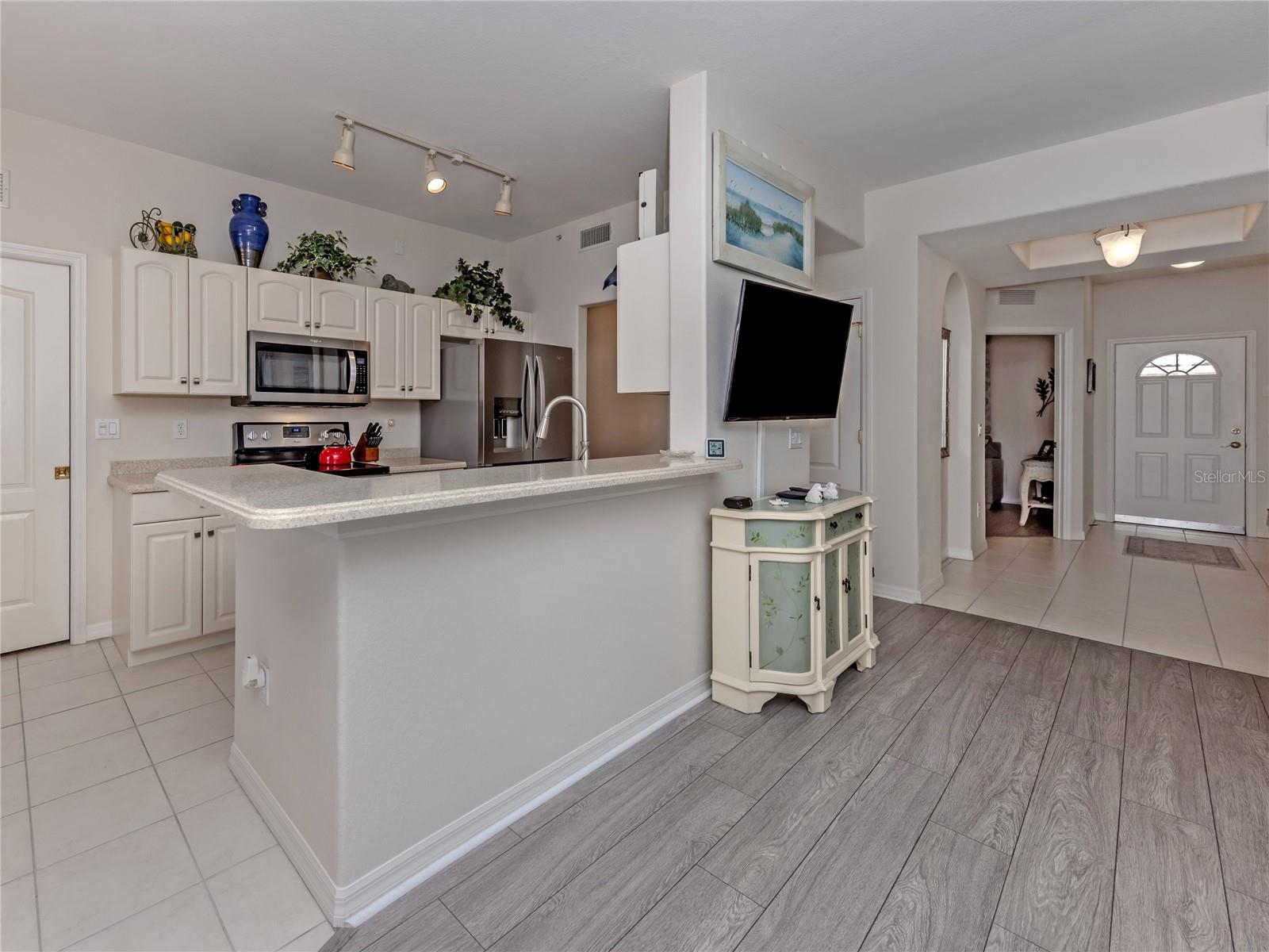 TUSCANY LAKE - Residential