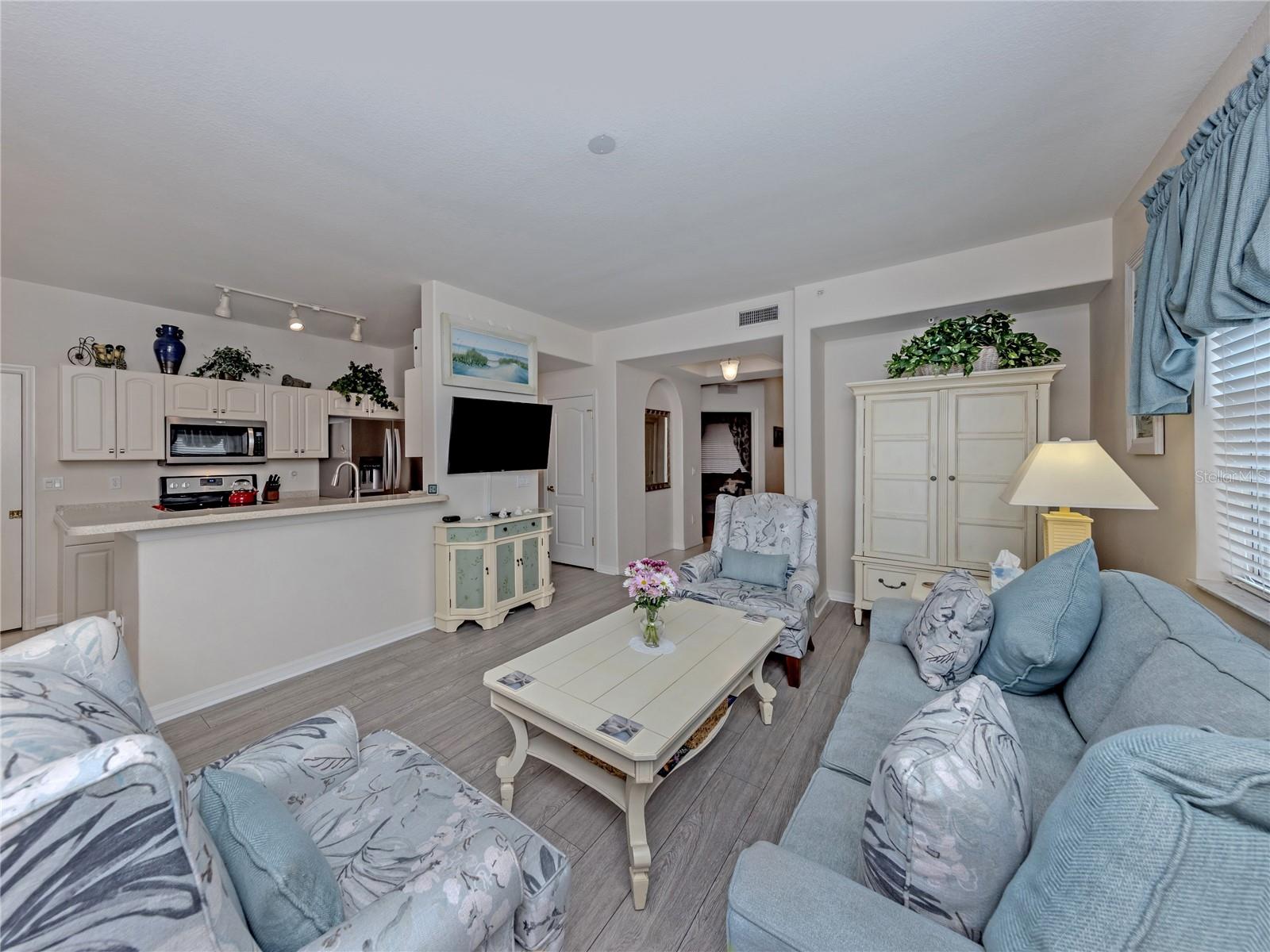 TUSCANY LAKE - Residential