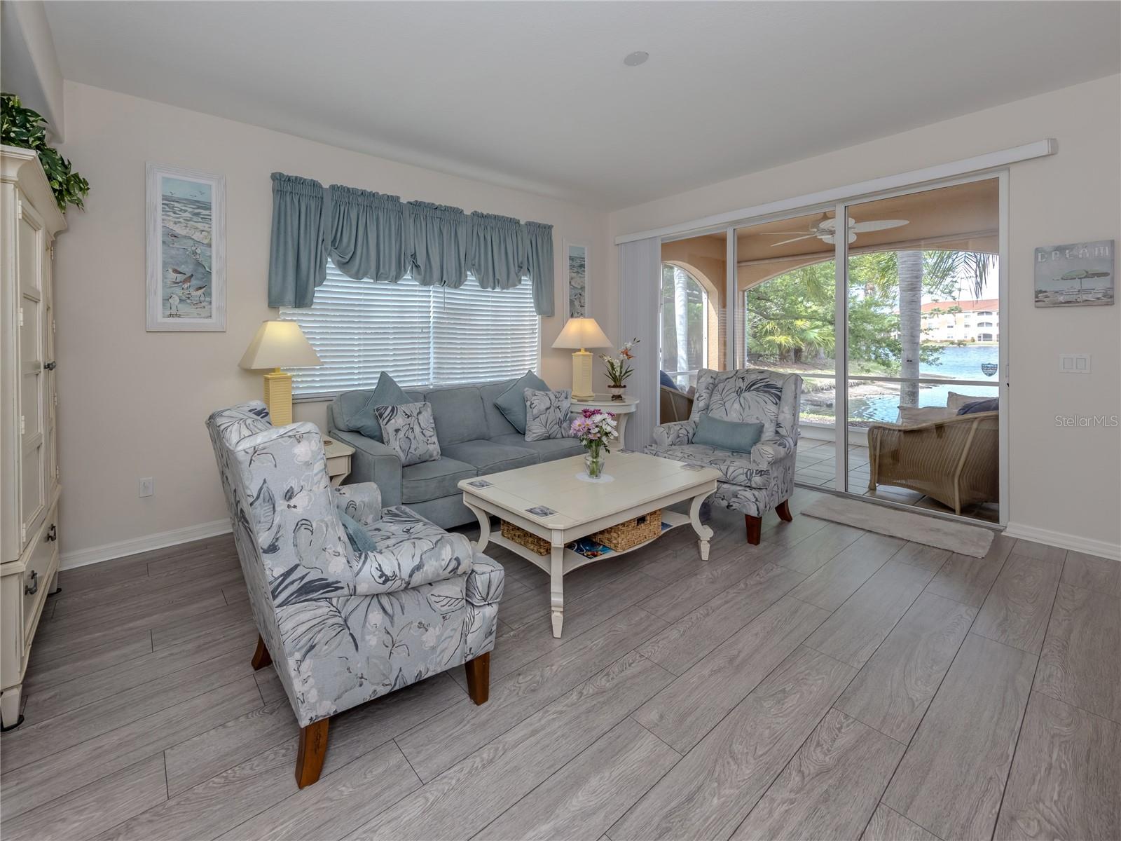 TUSCANY LAKE - Residential