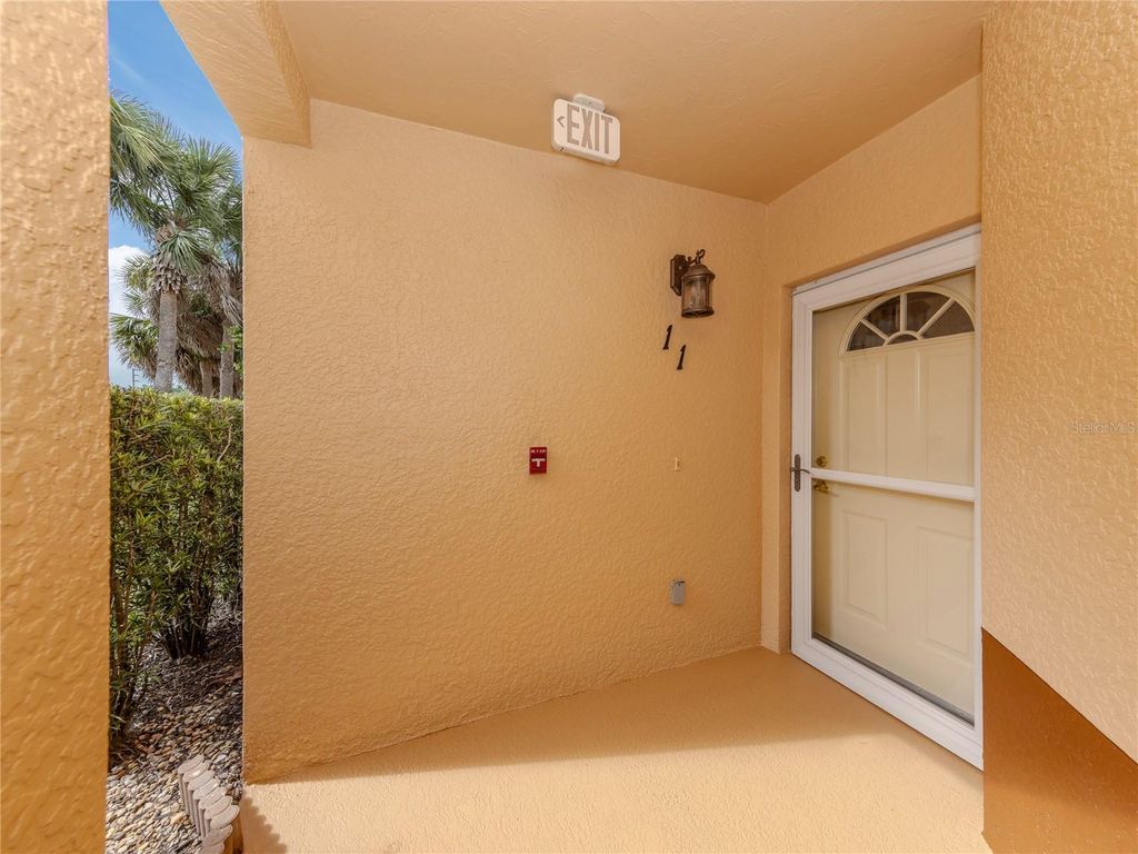 Photo of 121 N Auburn Road #11, Venice, FL 34292 (MLS # N6143896)