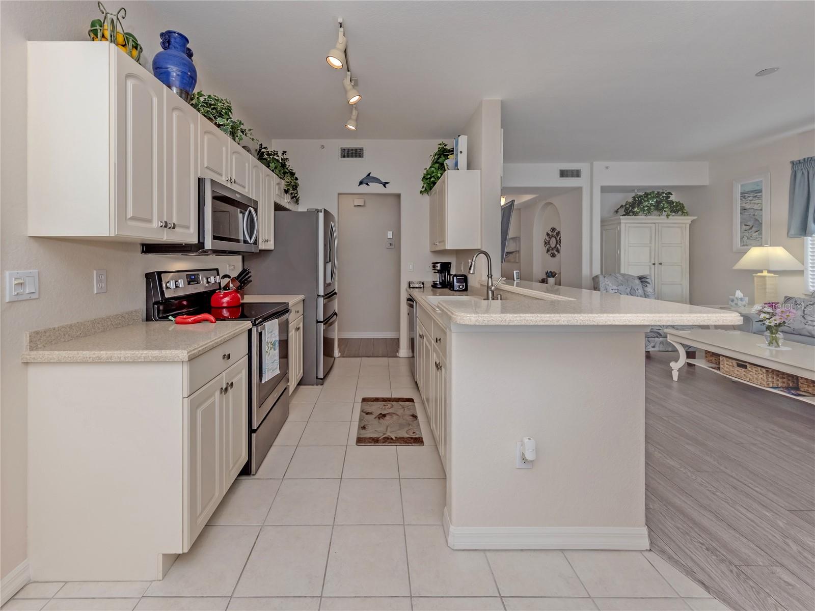 TUSCANY LAKE - Residential