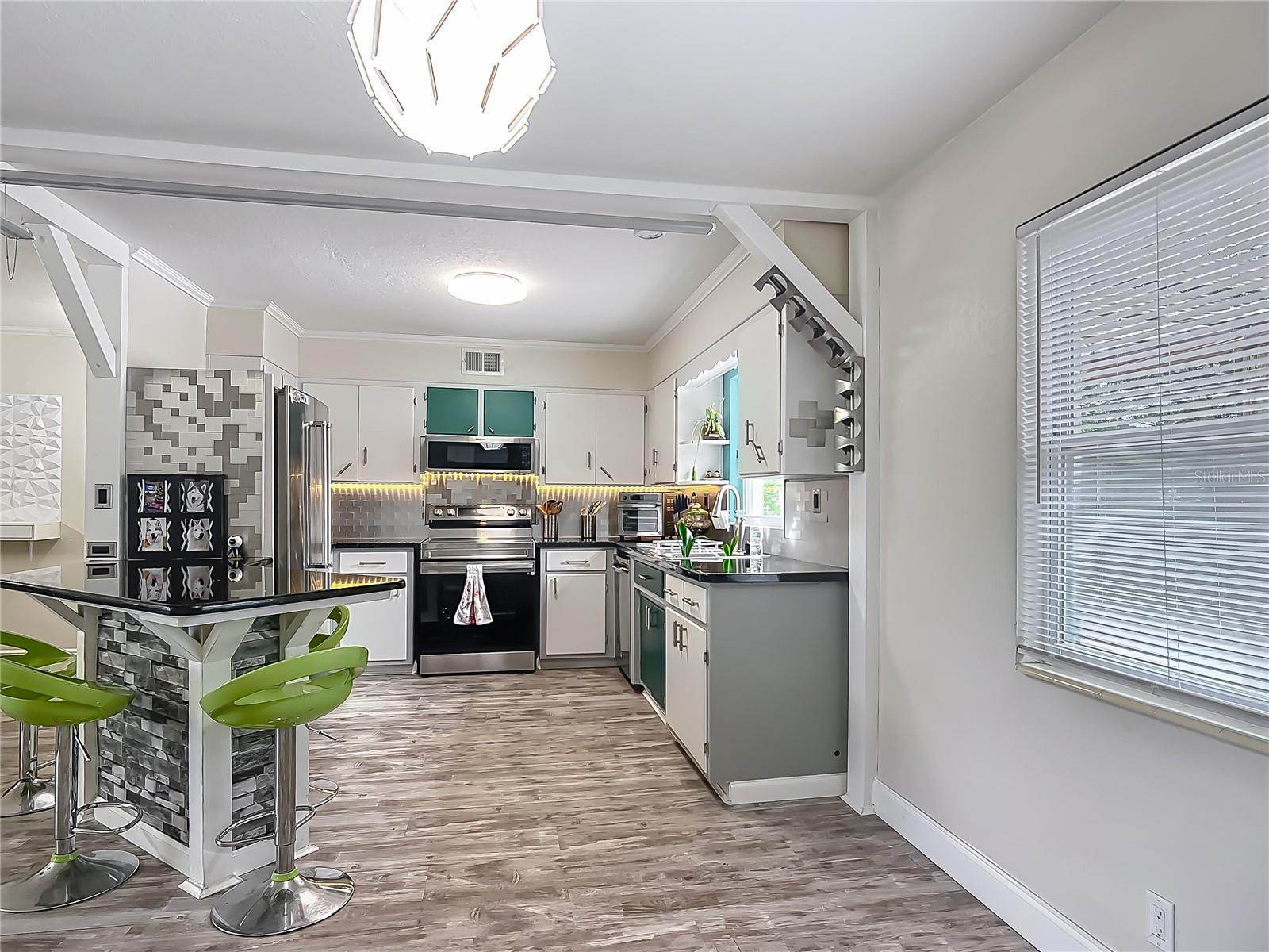 BELLEVIEW - Commercial Sale