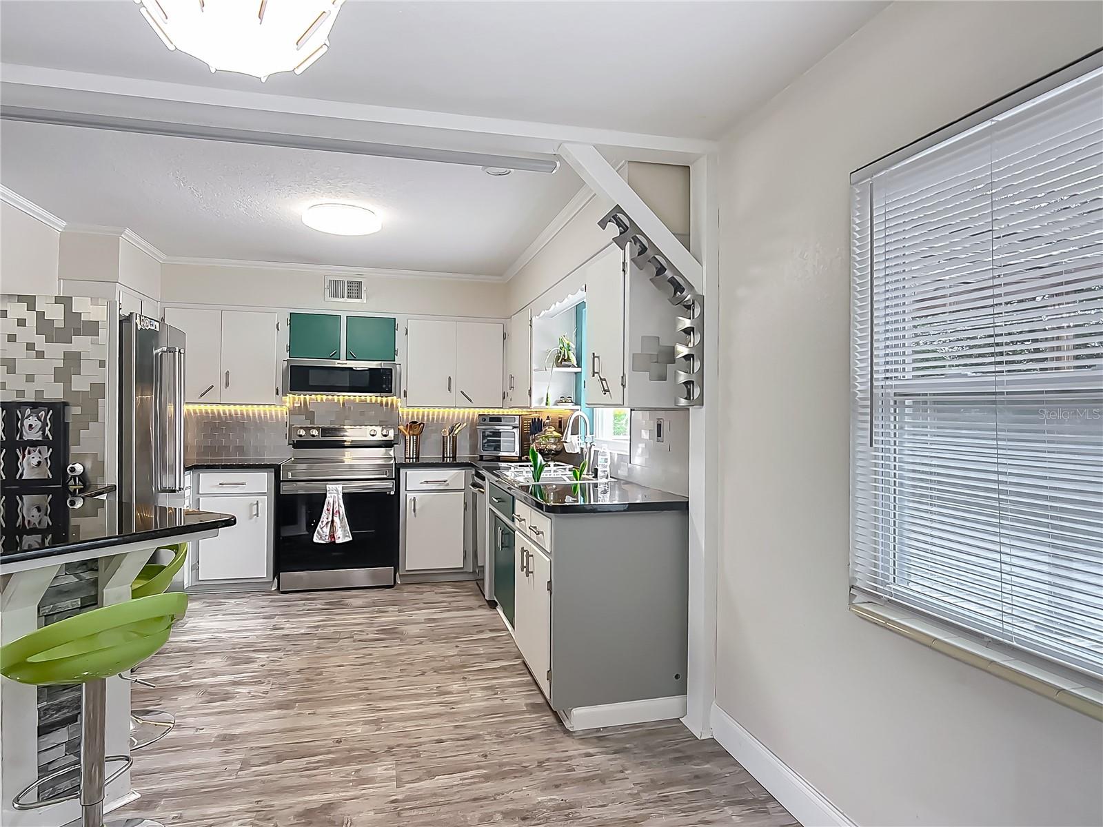 BELLEVIEW - Commercial Sale