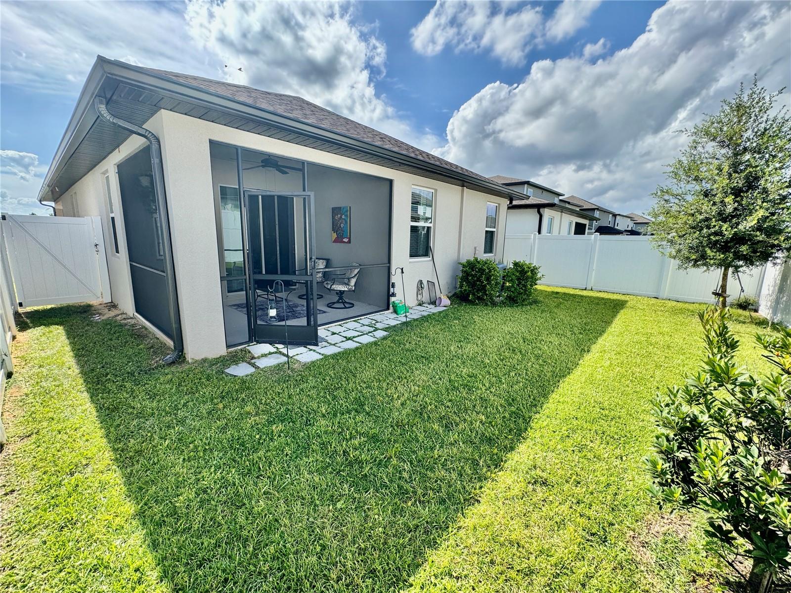 VILLAGES AT MINNEOLA HILLS - Residential Lease