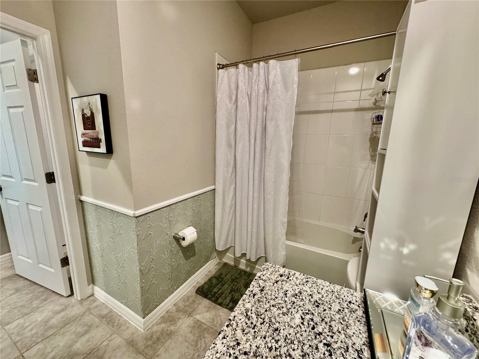 VILLAGES AT MINNEOLA HILLS - Residential Lease