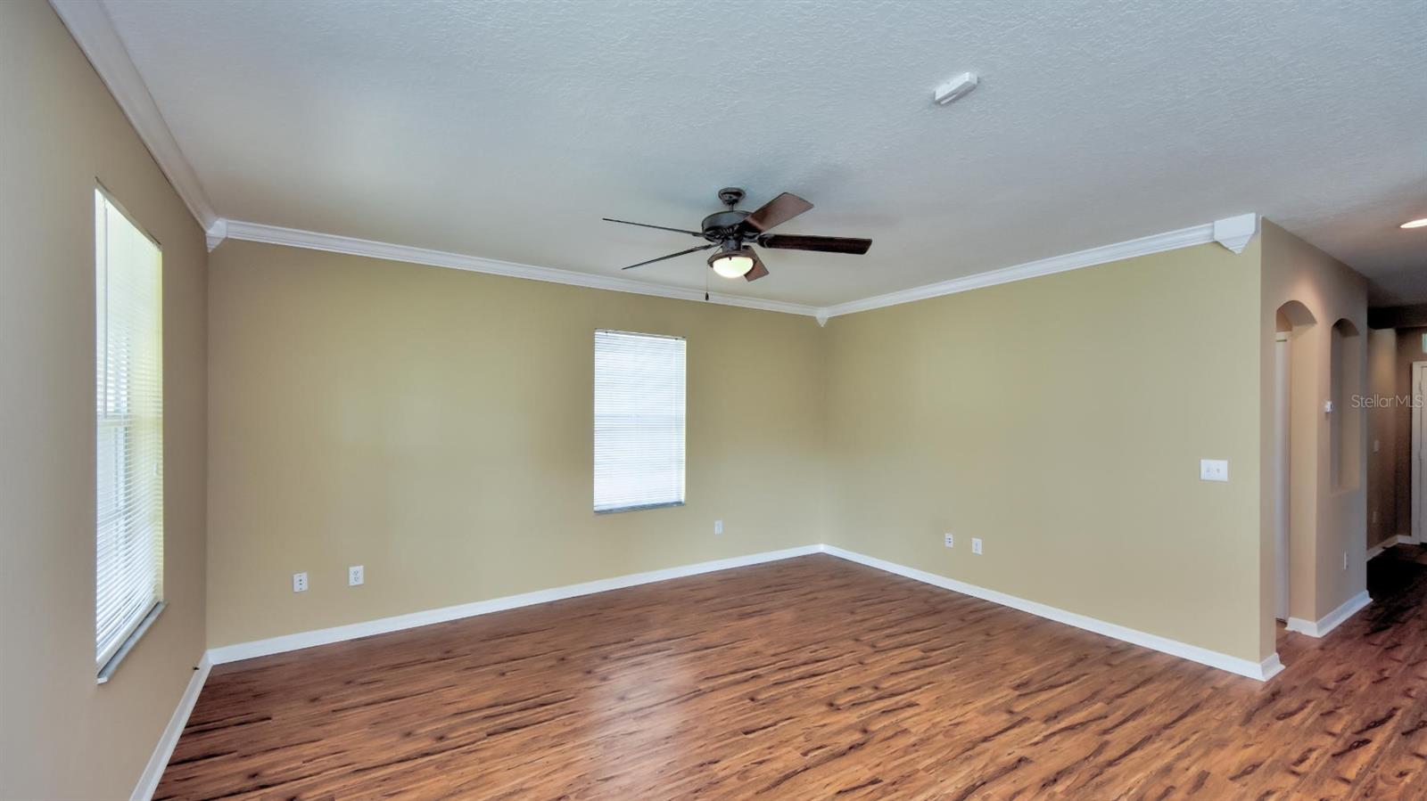 FISHHAWK RANCH TOWNCENTER PHAS - Residential Lease