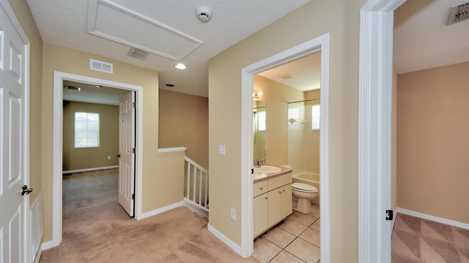 FISHHAWK RANCH TOWNCENTER PHAS - Residential Lease