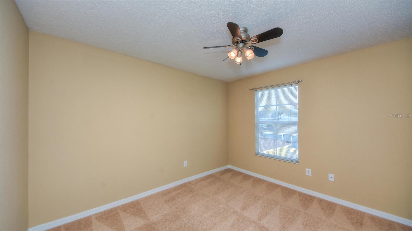 FISHHAWK RANCH TOWNCENTER PHAS - Residential Lease