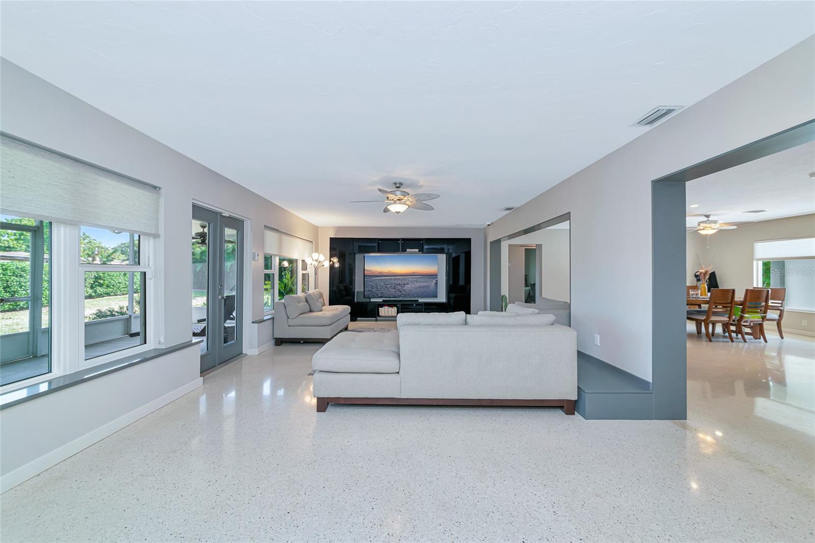 SOUTH GATE - Residential