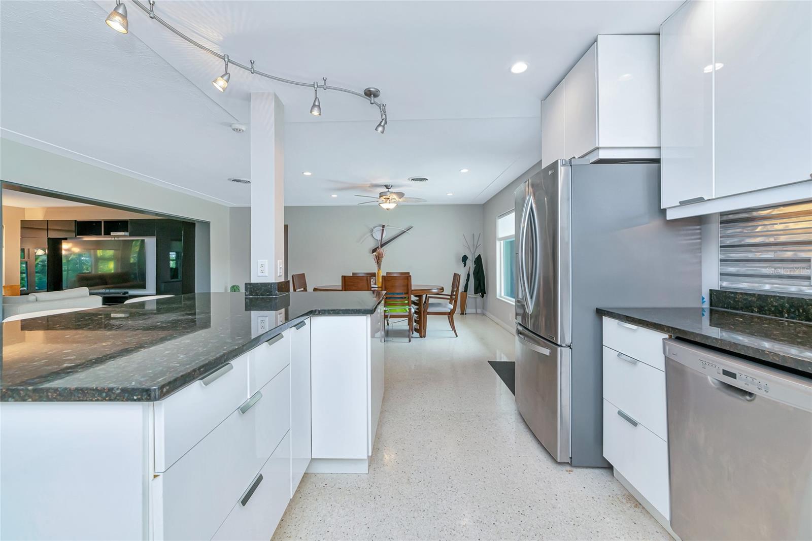 SOUTH GATE - Residential