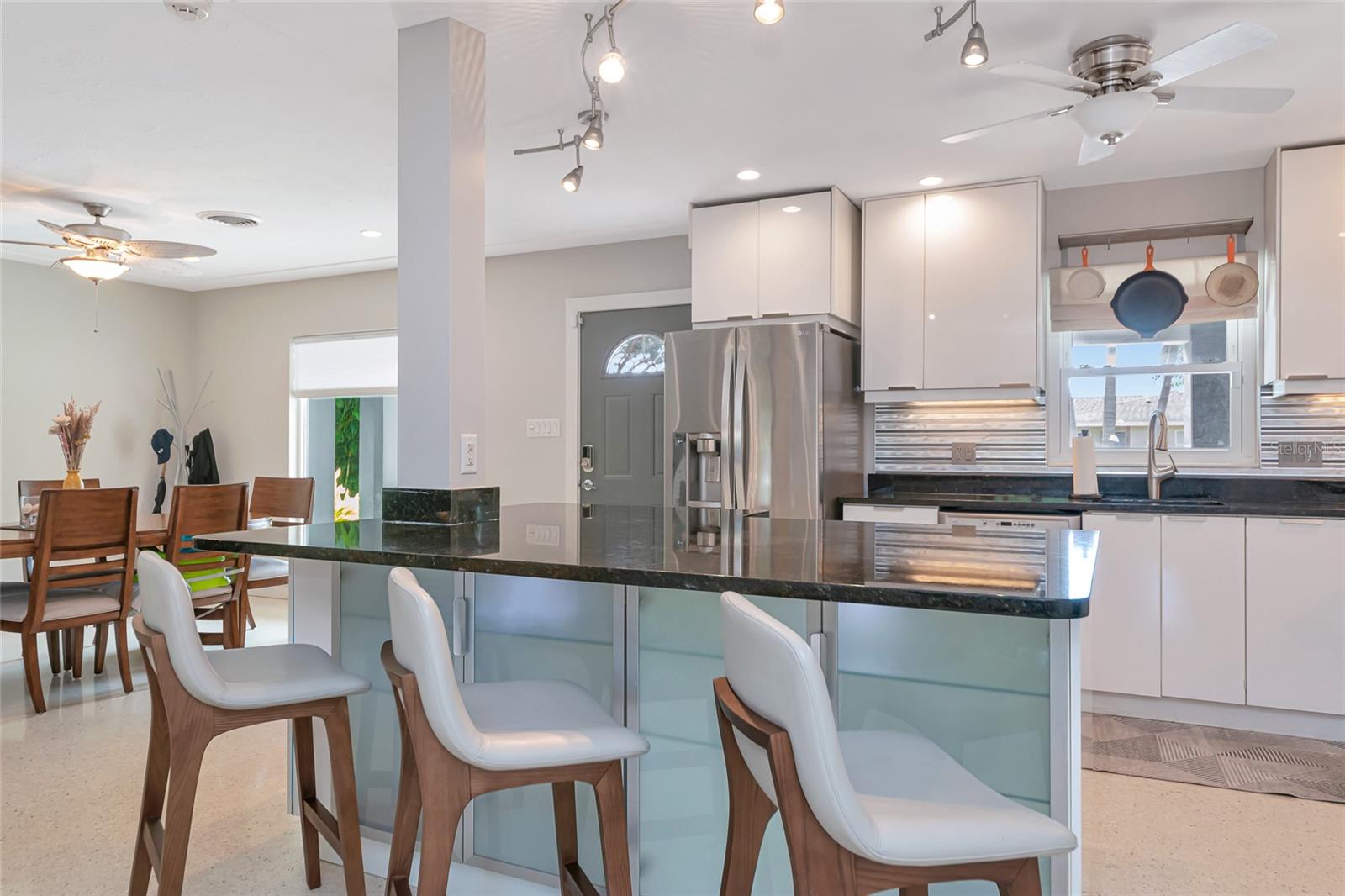 SOUTH GATE - Residential