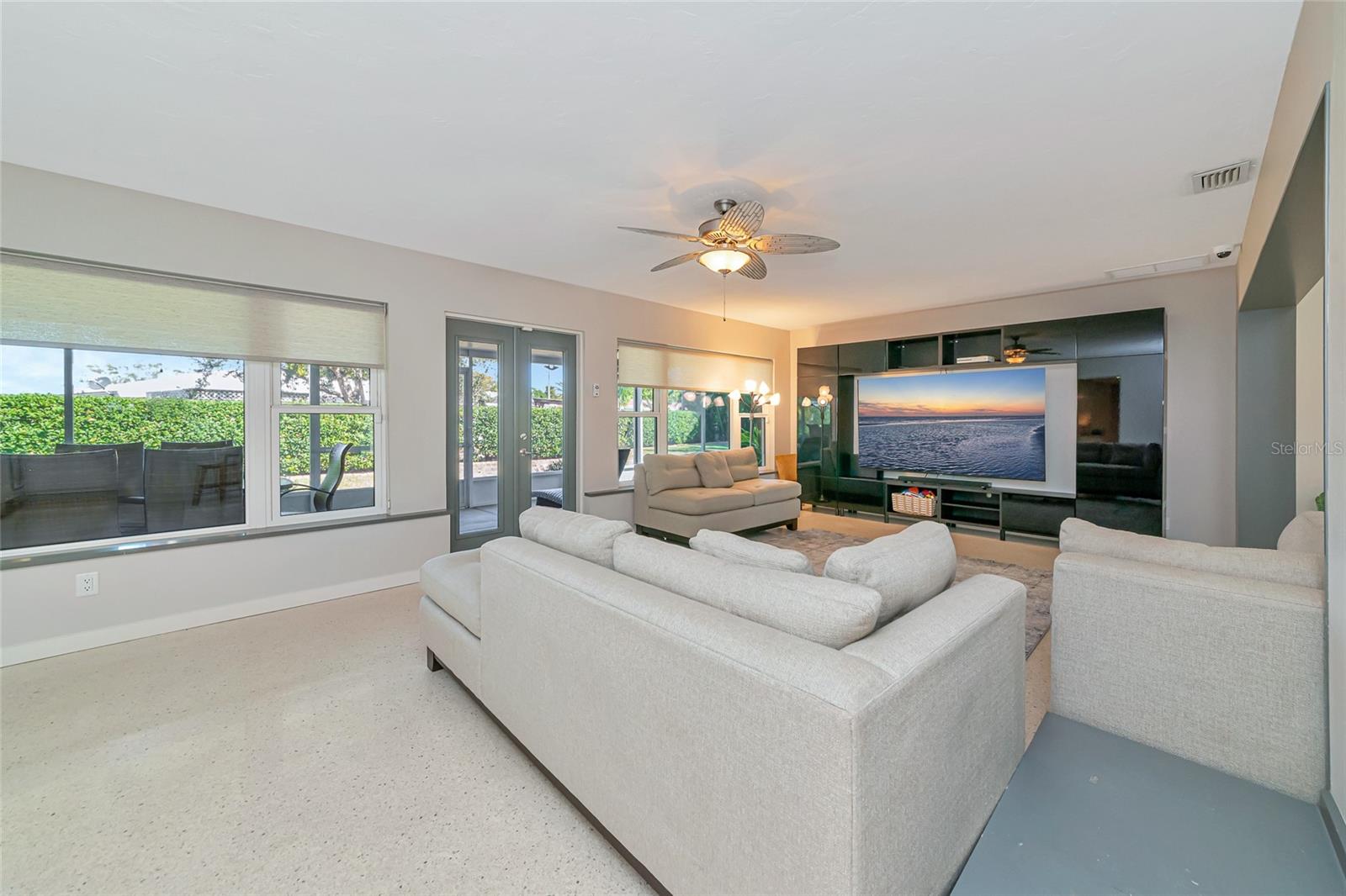 SOUTH GATE - Residential