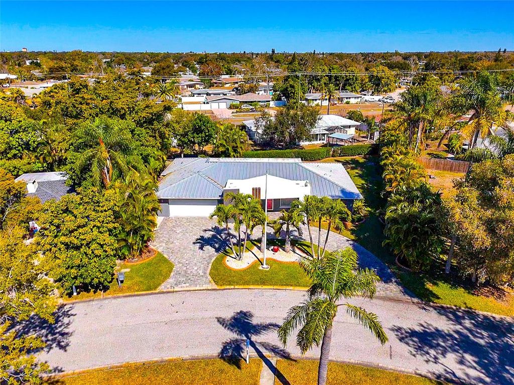 Photo of 2639 Bougainvillea Street, Sarasota, FL 34239 (MLS # A4681333)