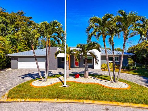 Photo of 2639 Bougainvillea Street, Sarasota, FL 34239 (MLS # A4681333)