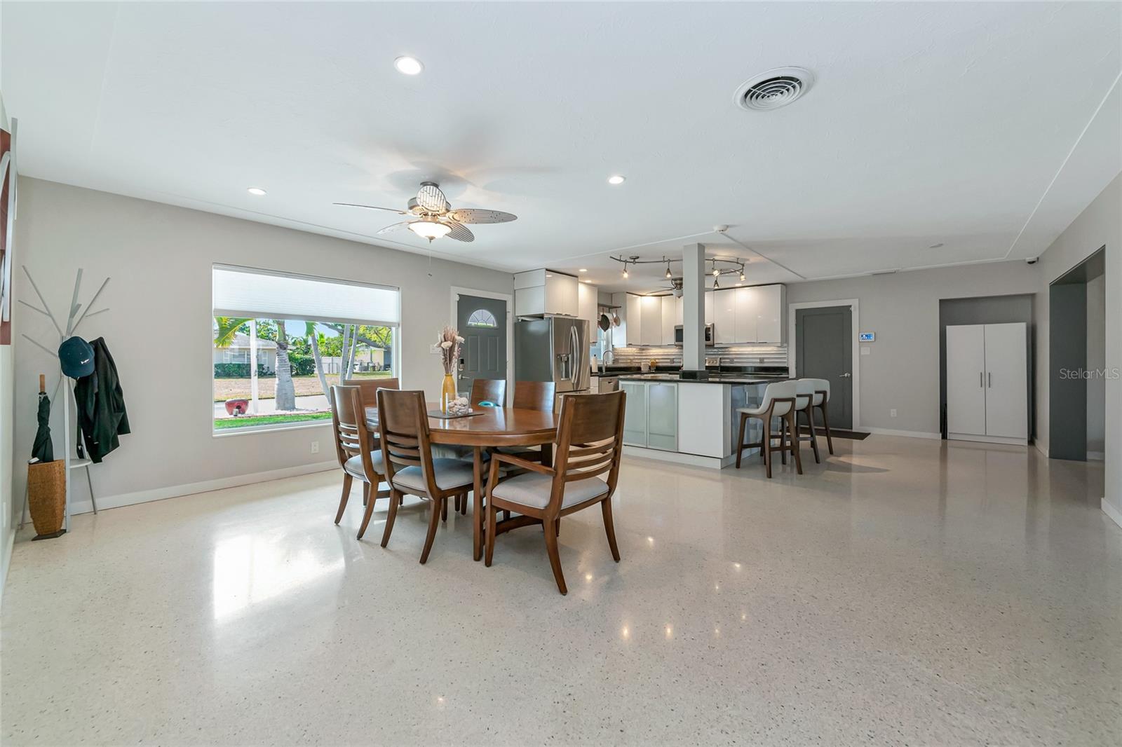 SOUTH GATE - Residential