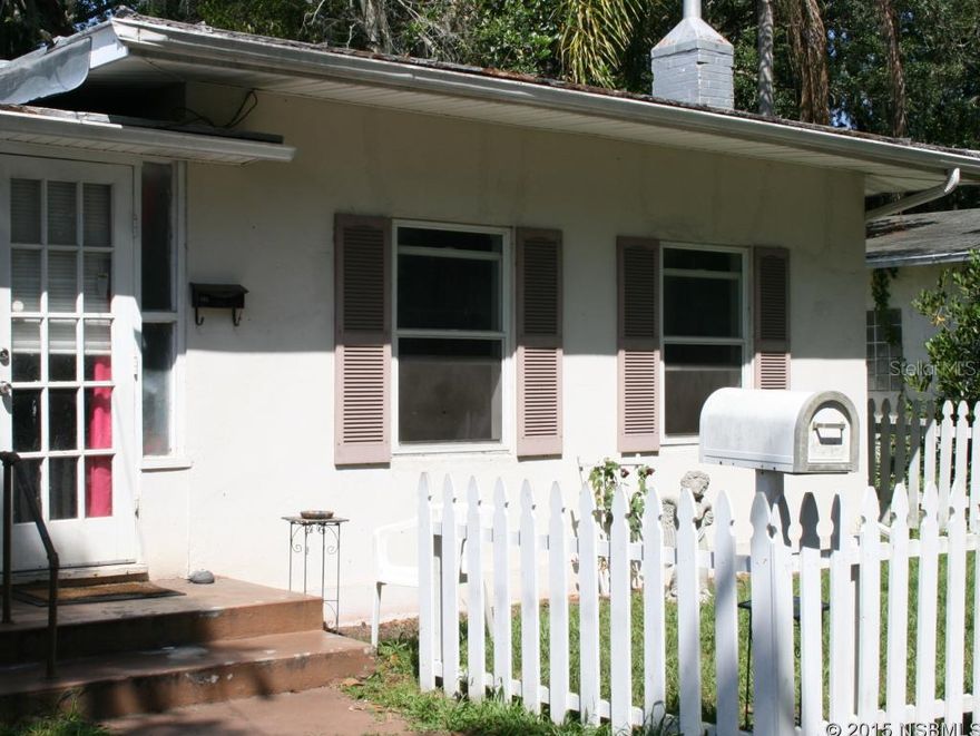 Rare, little cottage situated in a unique area between US1 and the river. Could be a great starter, a vacation home or a rental investment. The back yard is large enough to install a pool. The house as a living room, one bedroom, one full bath, a den and a nice size kitchen opening on the back yard. Just needs a little love to make it yours! ;Water: City