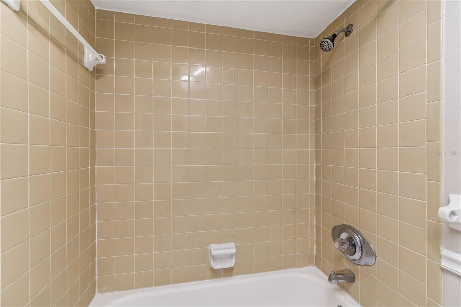 LAKE GIBSON VILLAS - Residential Income