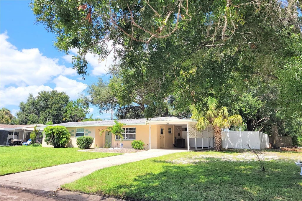 Photo of 2975 Louise Street, Sarasota, FL 34237 (MLS # A4706464)