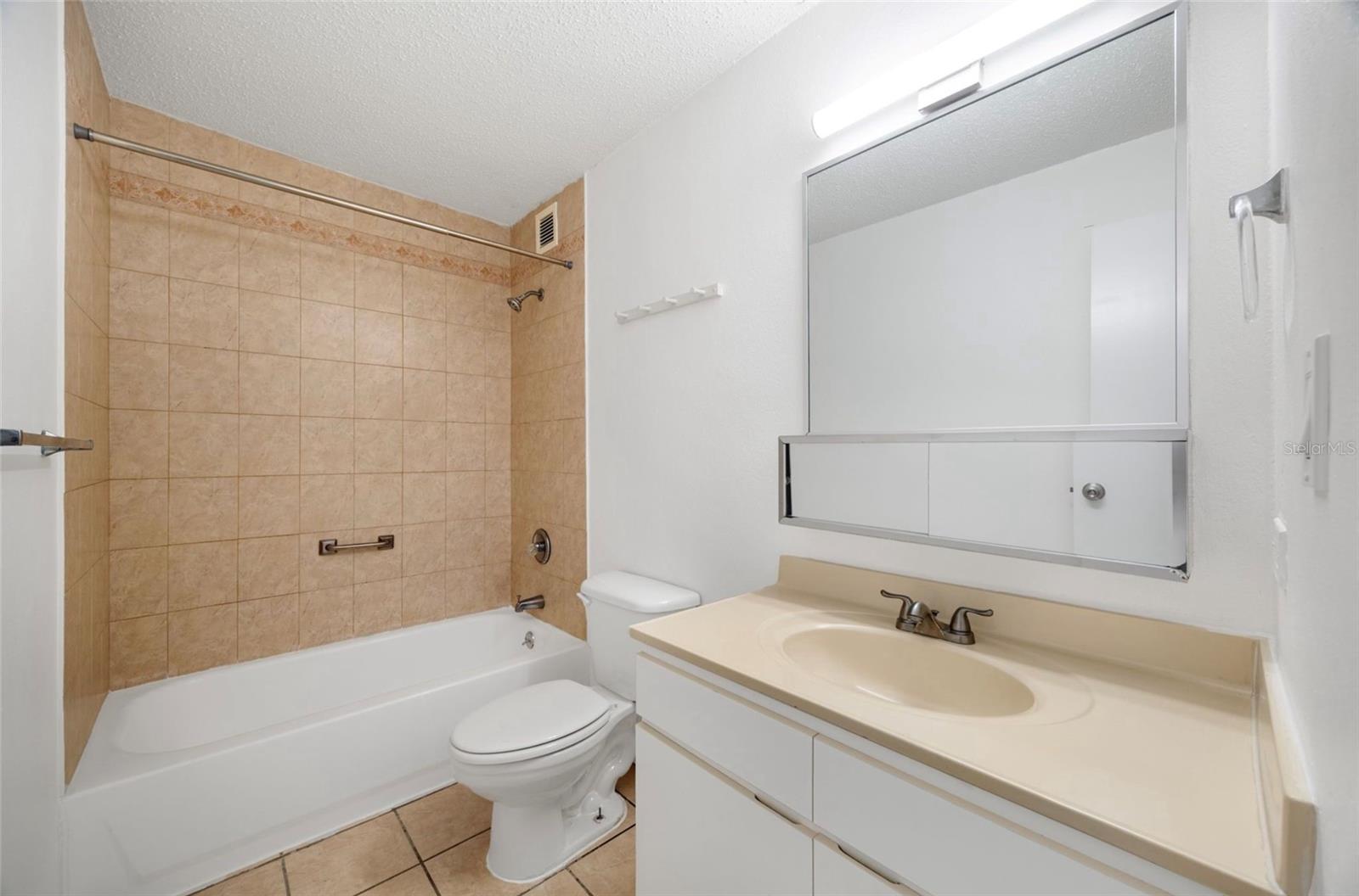 COND.MONTE DE LOS FRAILES - Residential Lease