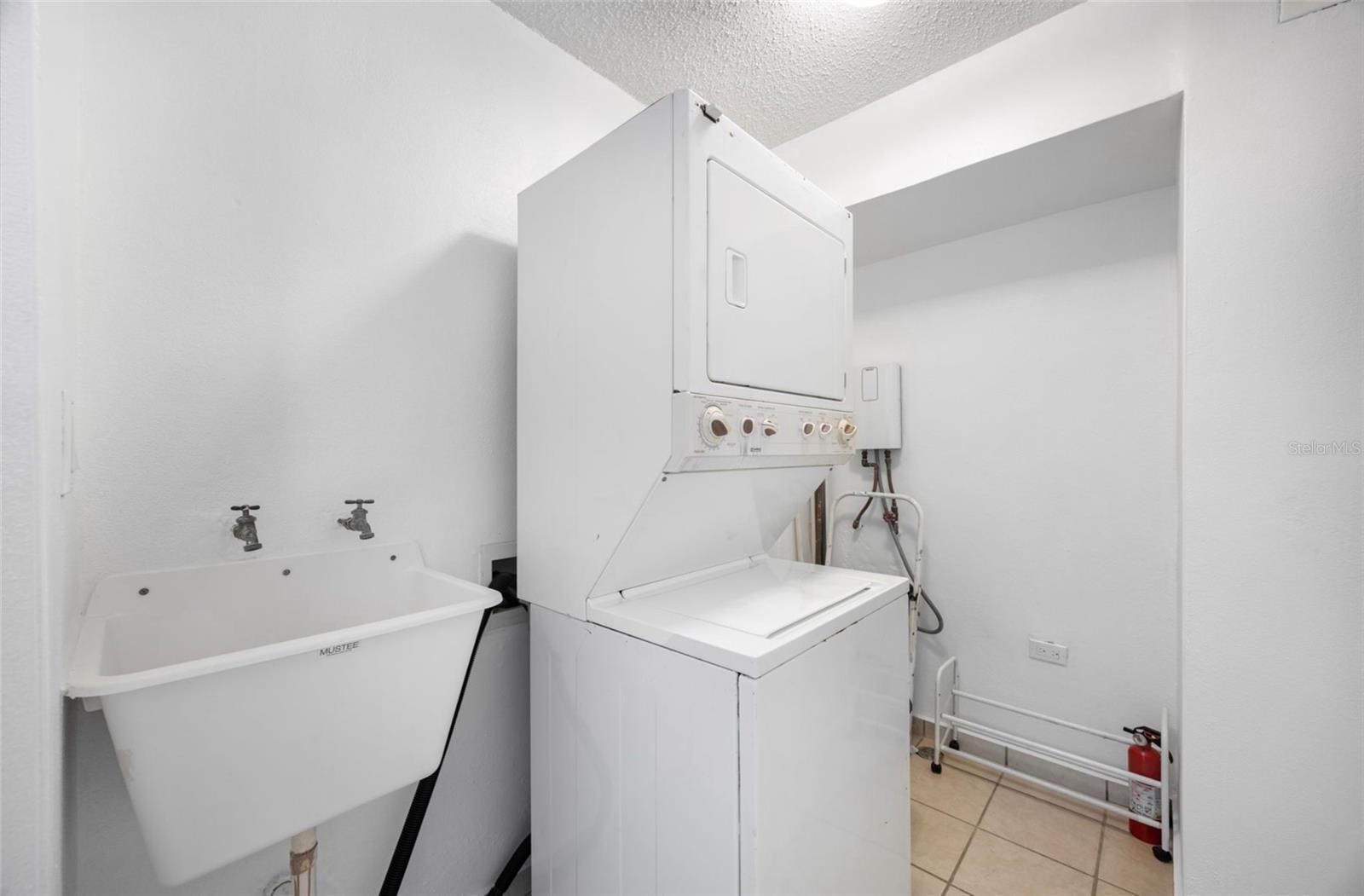 COND.MONTE DE LOS FRAILES - Residential Lease