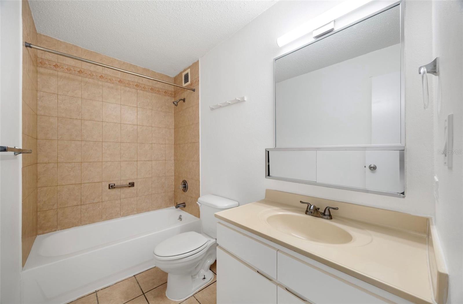 COND.MONTE DE LOS FRAILES - Residential Lease