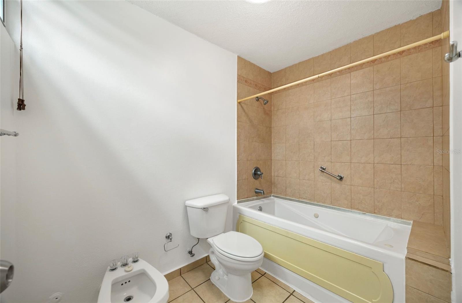 COND.MONTE DE LOS FRAILES - Residential Lease