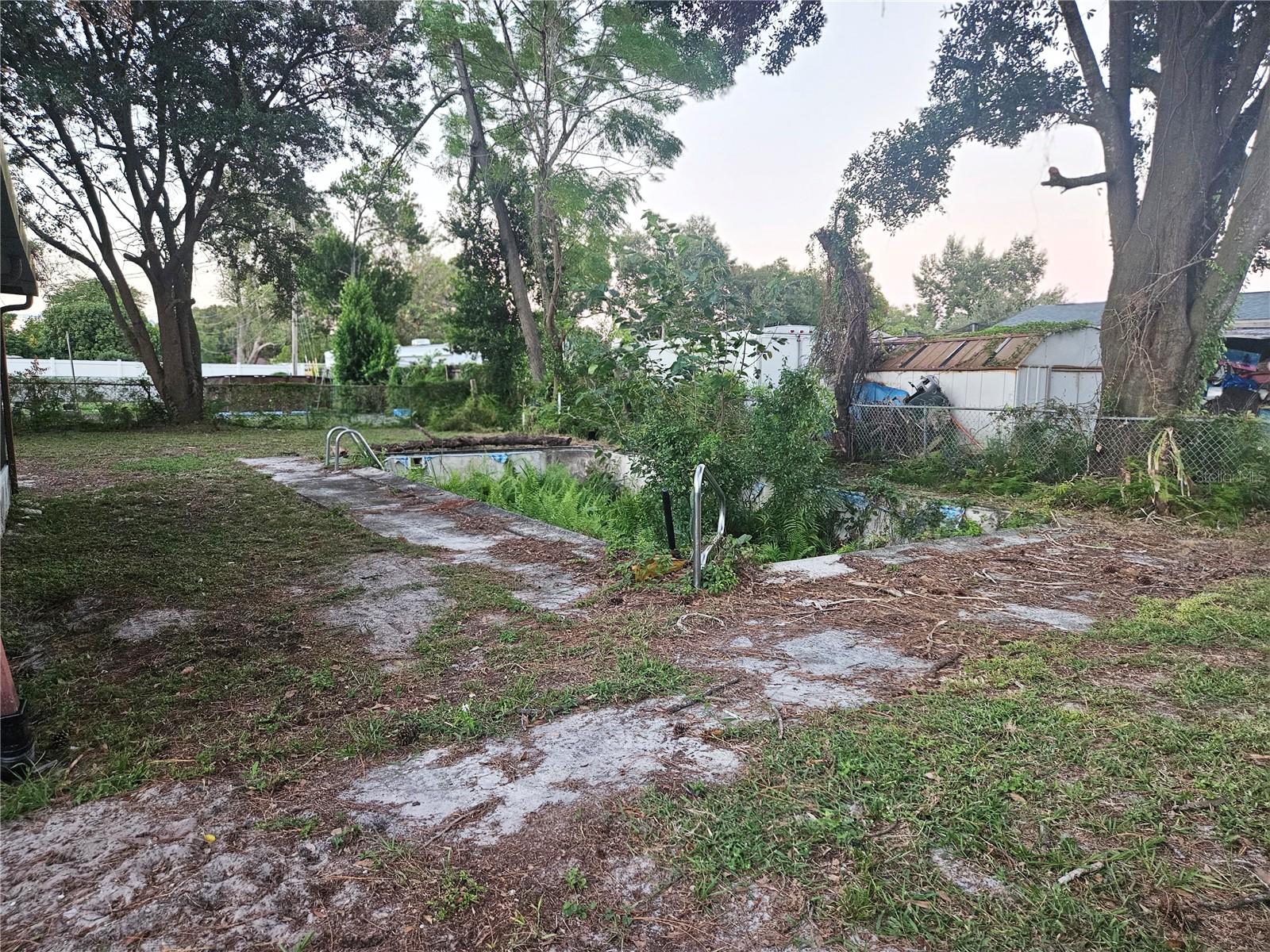 MEADOWLAWN - Residential