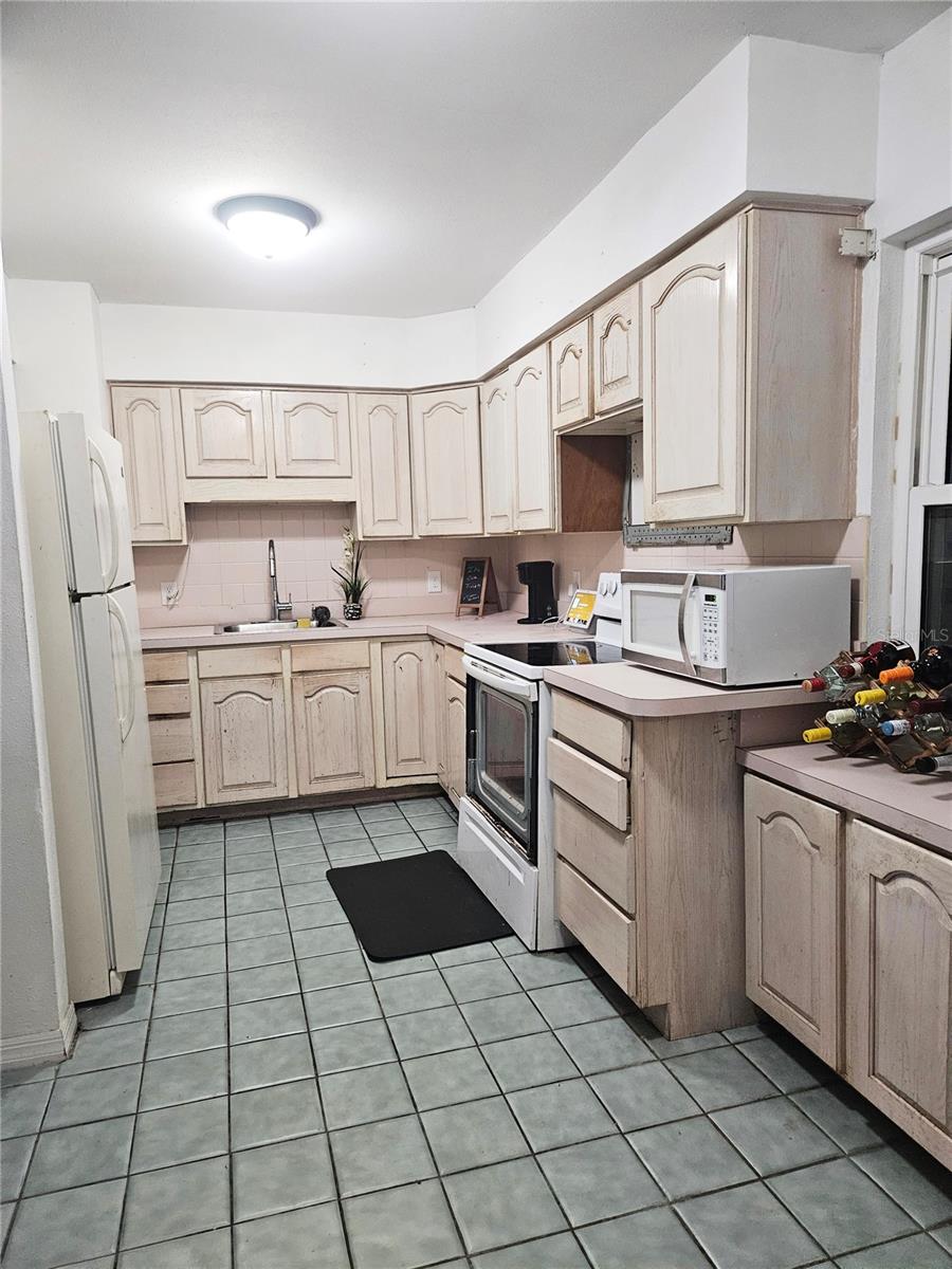 MEADOWLAWN - Residential