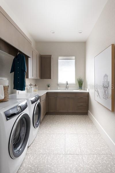 PALM LAKES ESTATES - Residential