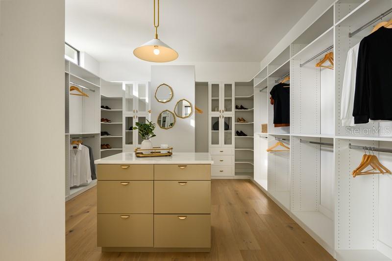 PALM LAKES ESTATES - Residential