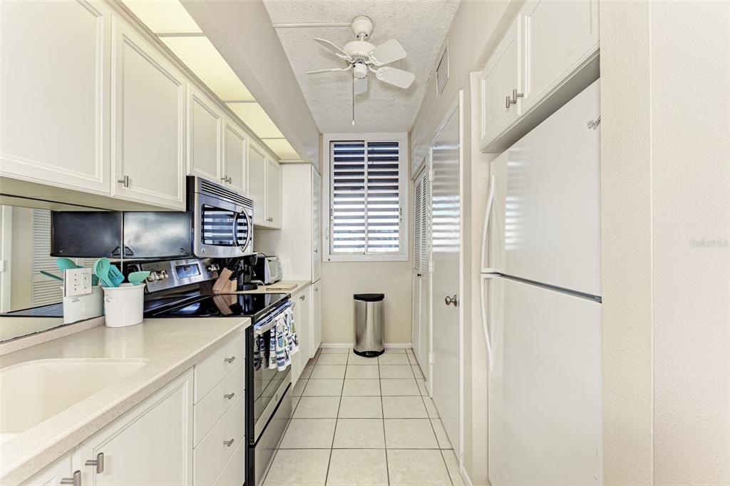 BEACHPLACE I - Residential Lease