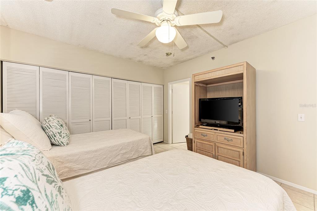 BEACHPLACE I - Residential Lease