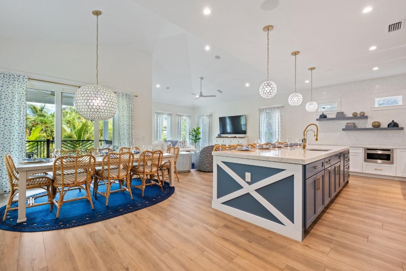 ANNA MARIA BEACH - Residential