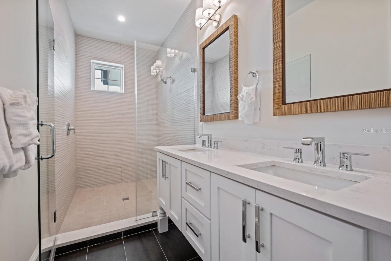 ANNA MARIA BEACH - Residential