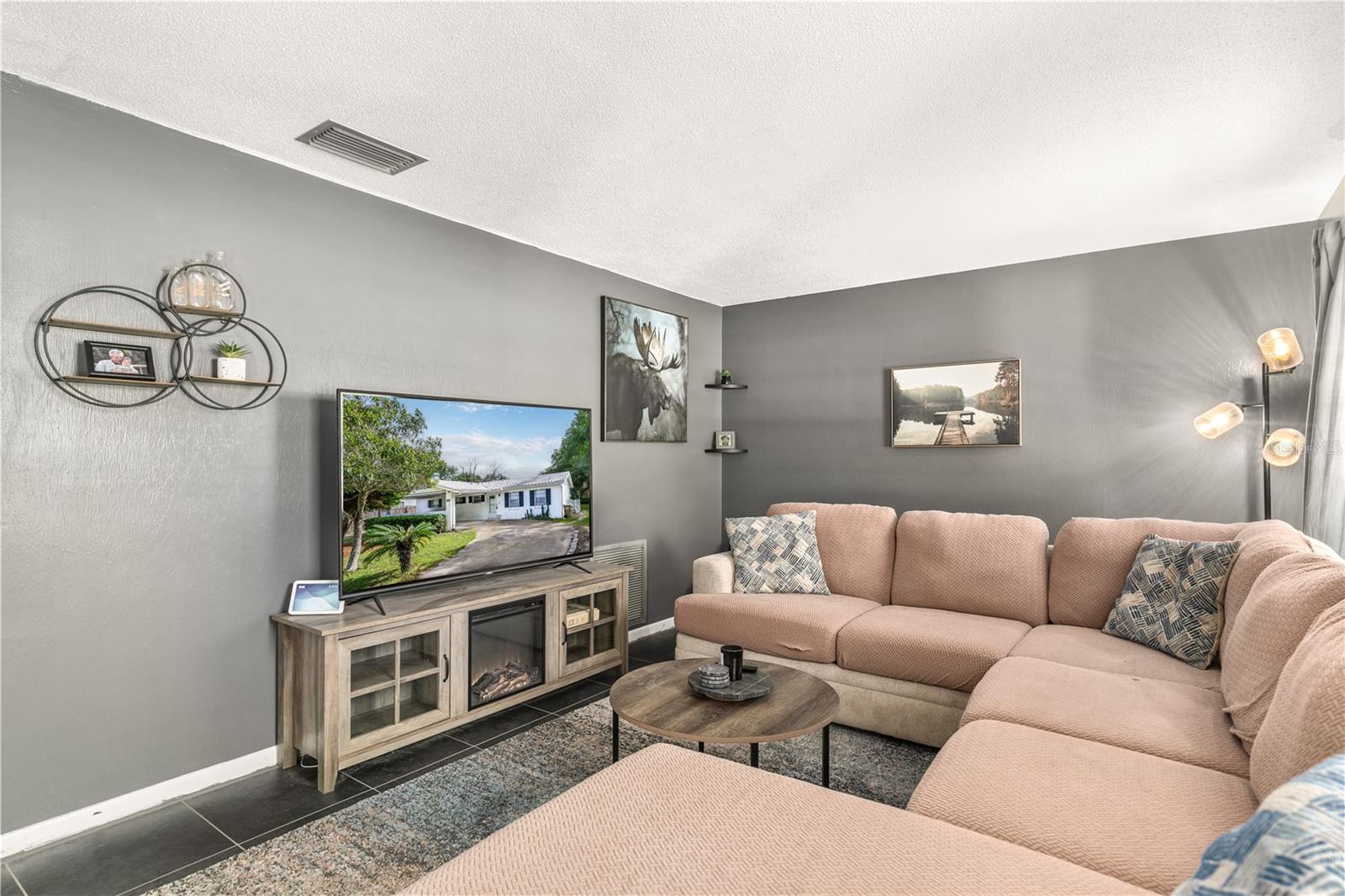 TRIANGLE ACRES - Residential