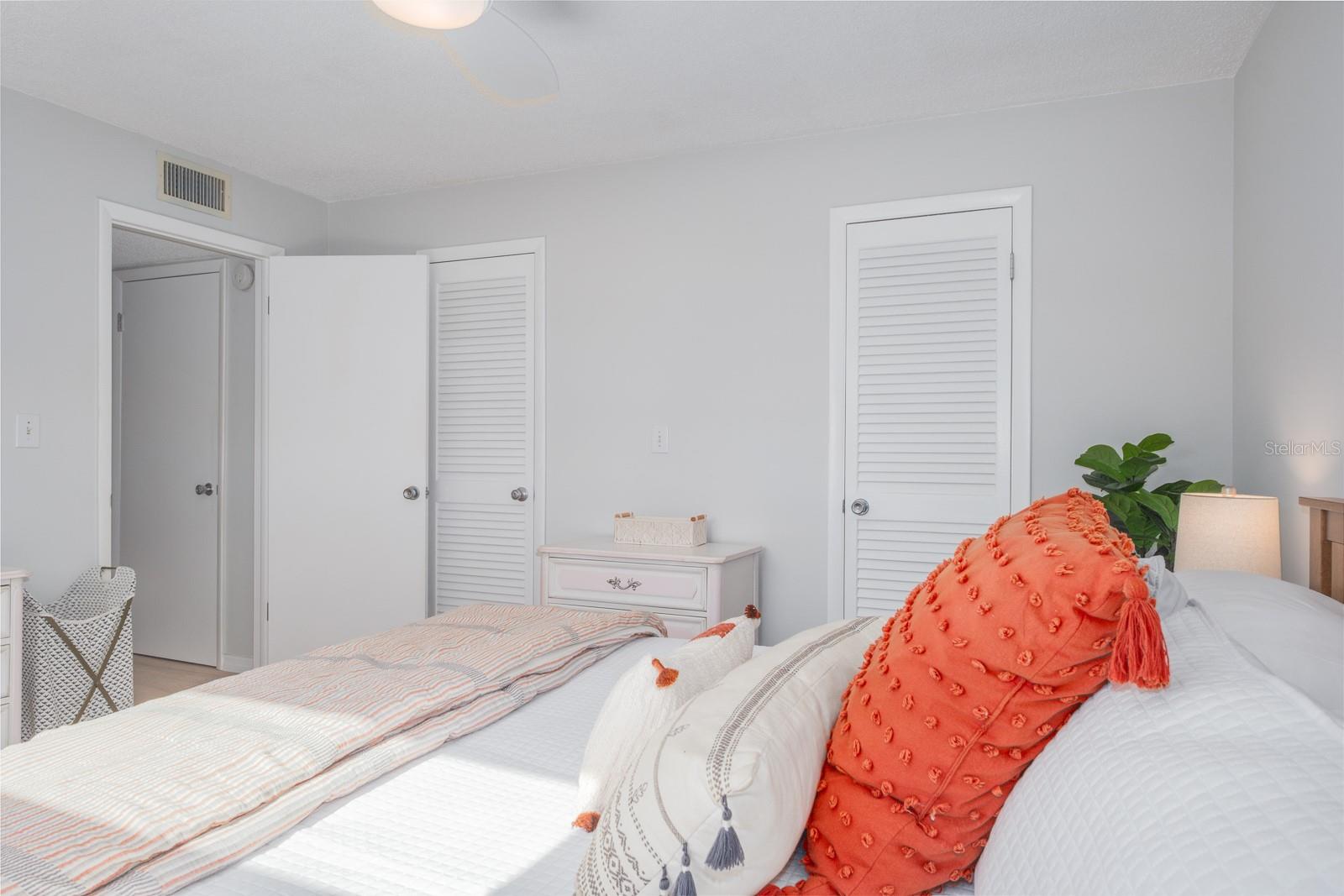 VENTA APTS CONDO - Residential Lease