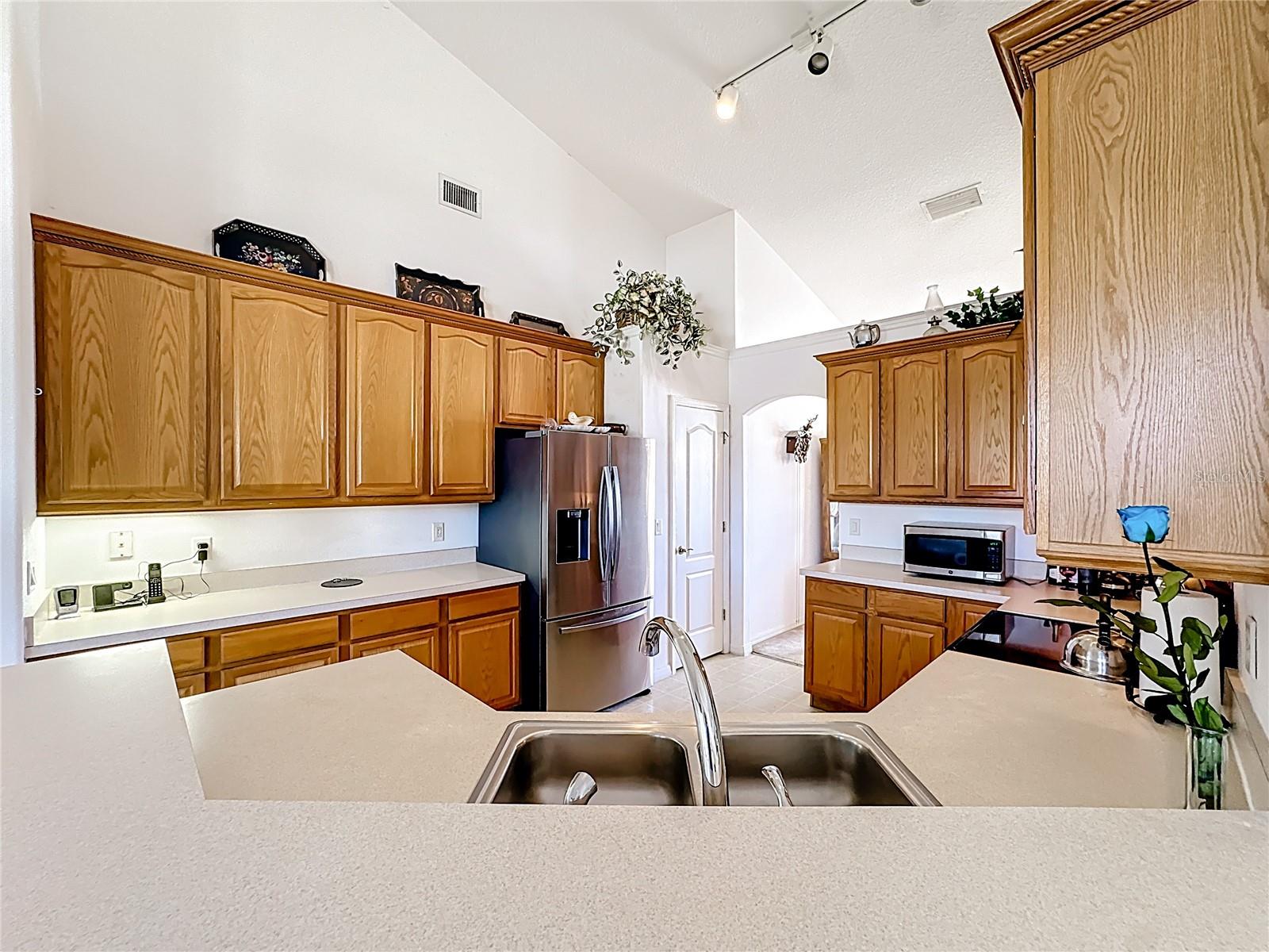 200 ROUND MAN STREET