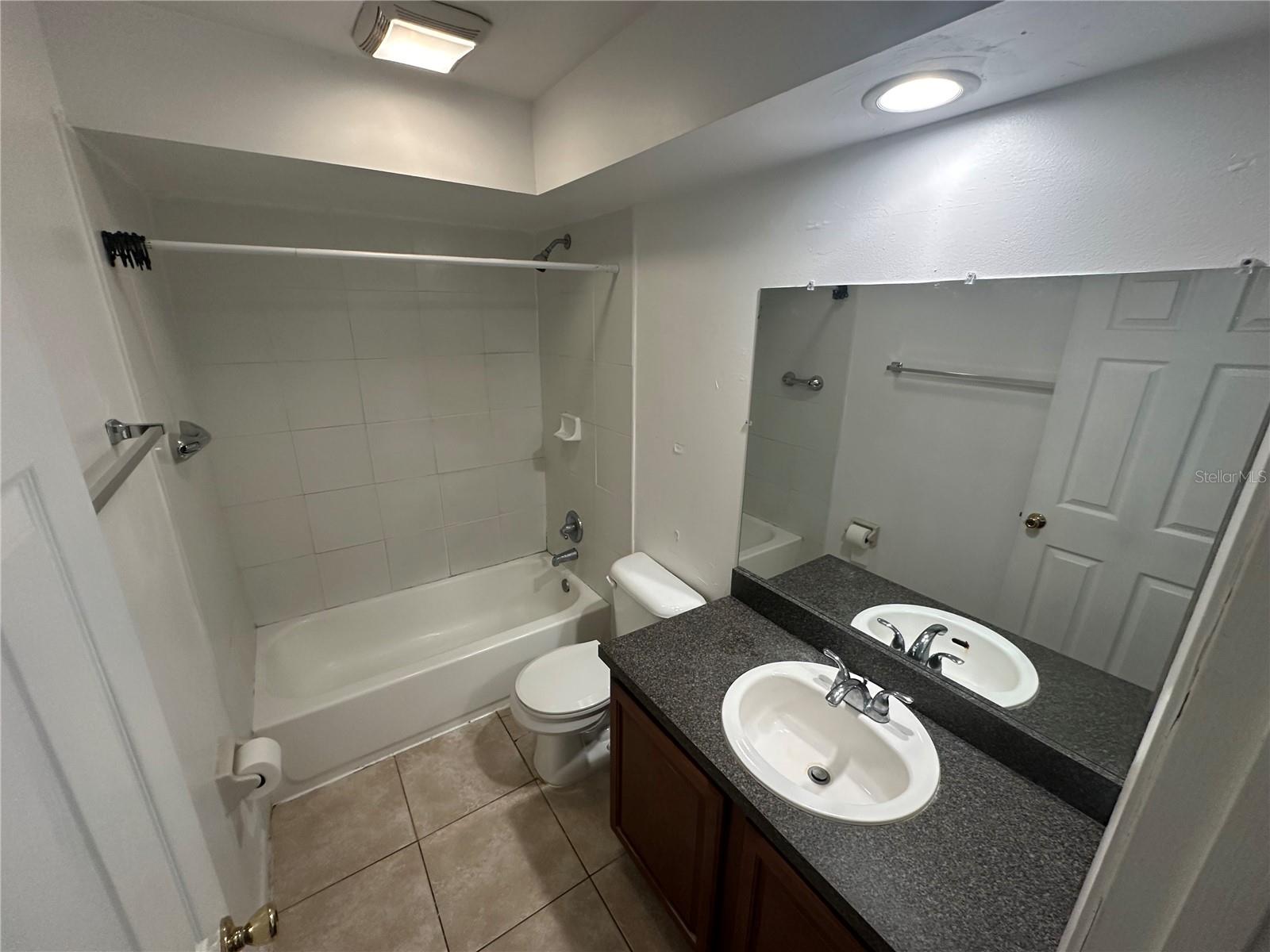 UNIVERSITY HYLANDS - Residential Lease