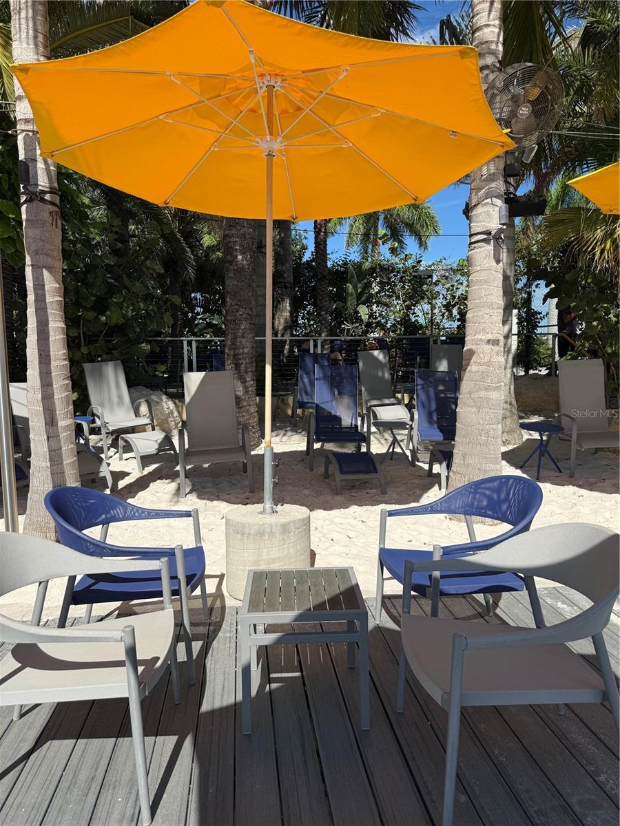 BAL HARBOUR CHATEAUX CONDOMINI - Residential